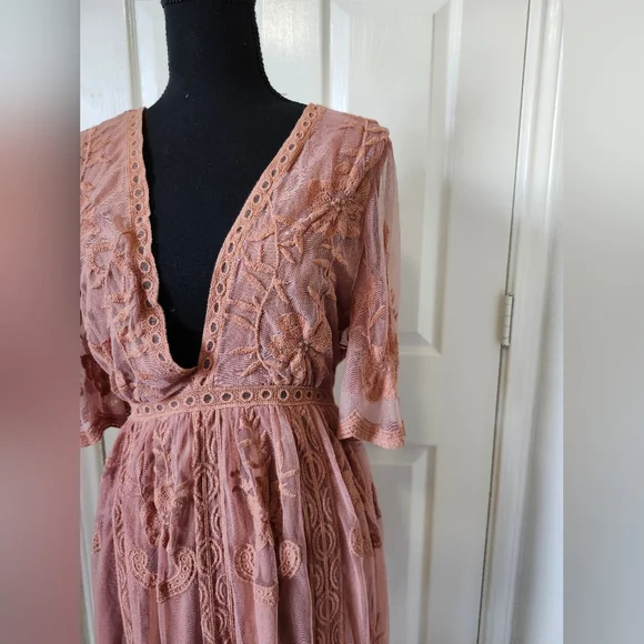 Wishlist Embriodered Mesh Lace V-Neck Mesh Dress in Blush Pink S - Picture 4 of 9